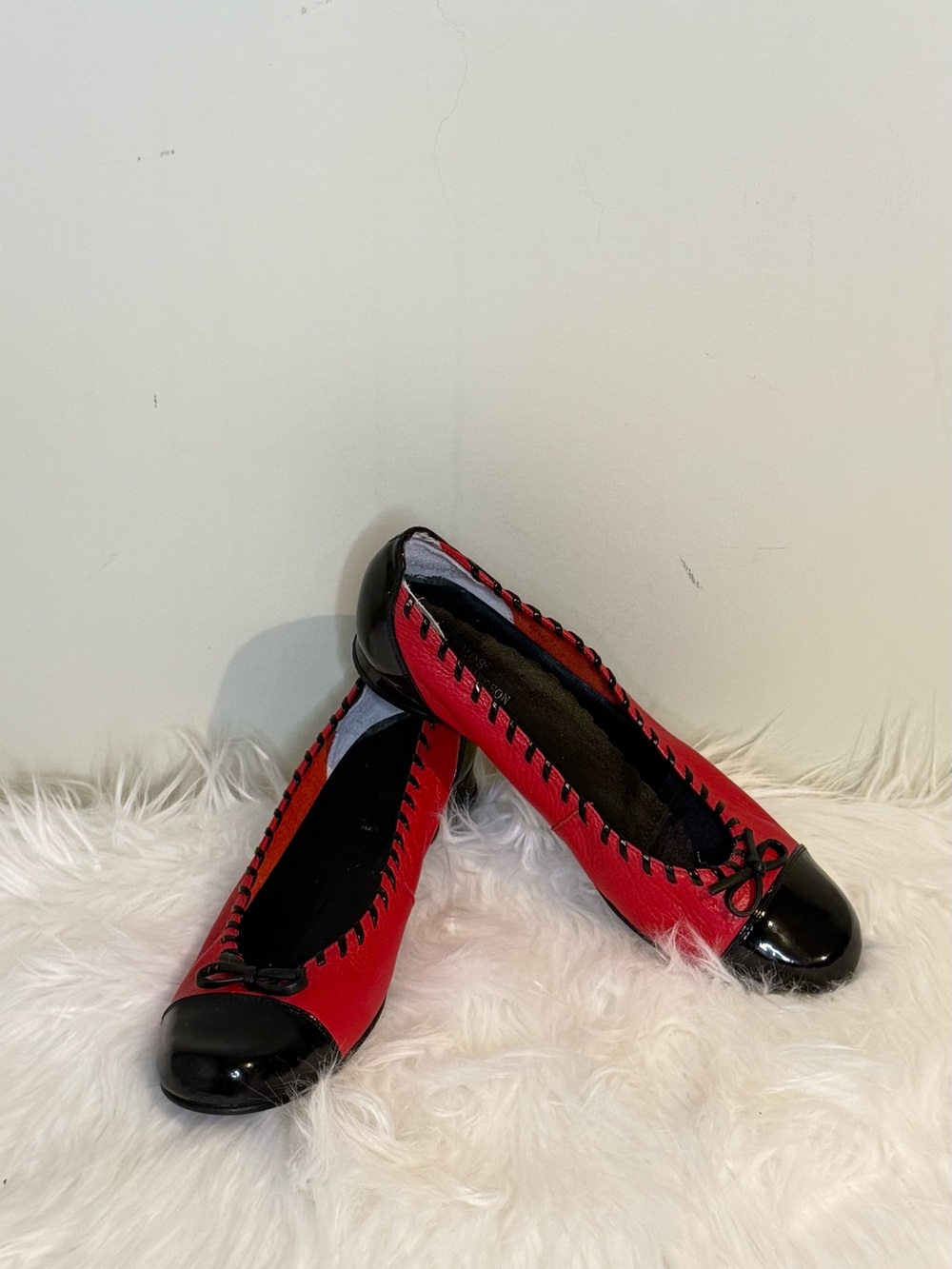Vintage Women’s Red and Black Cap-Toe Ballet Flats